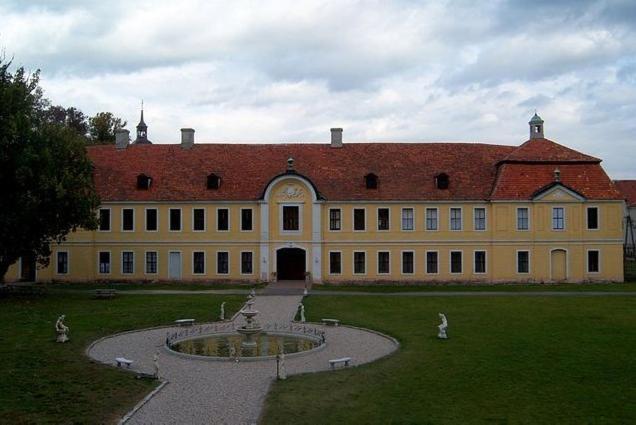 Palac Brody Buitenkant foto