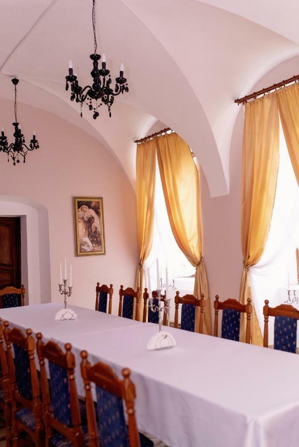 Palac Brody Buitenkant foto